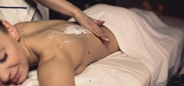 Diferencia entre crema y emulsión: lo que debes saber antes de elegir un producto para masaje